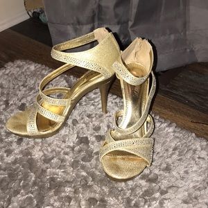 Gold sparkly heels!!